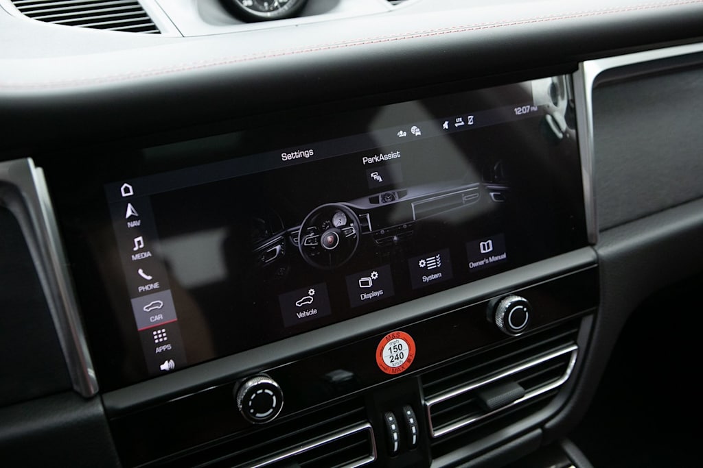 Thumbnail: 2026 Porsche Macan - 9