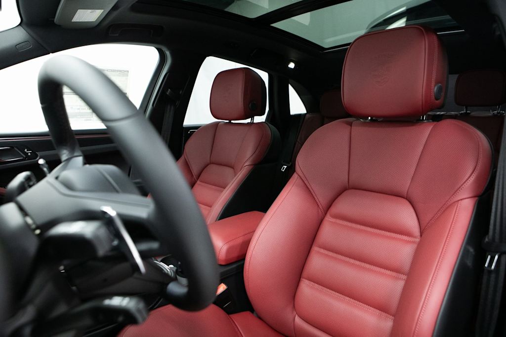 Thumbnail: 2026 Porsche Macan - 6