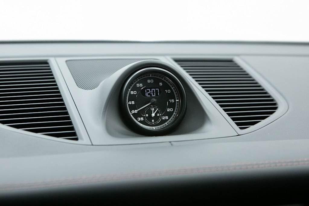 Thumbnail: 2026 Porsche Macan - 23