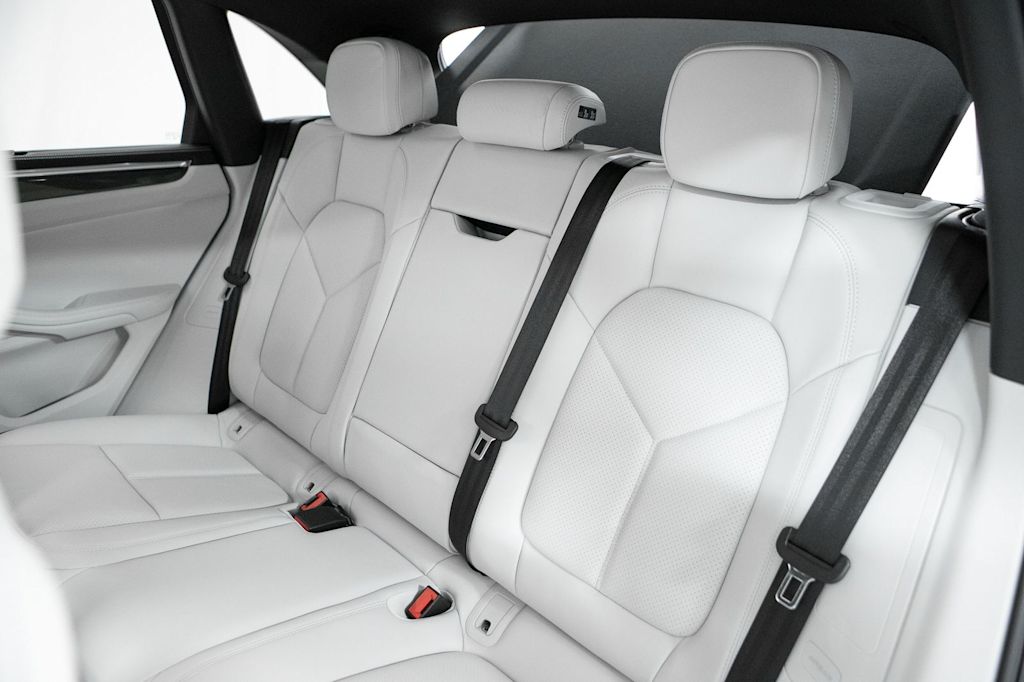 Thumbnail: 2026 Porsche Macan - 37