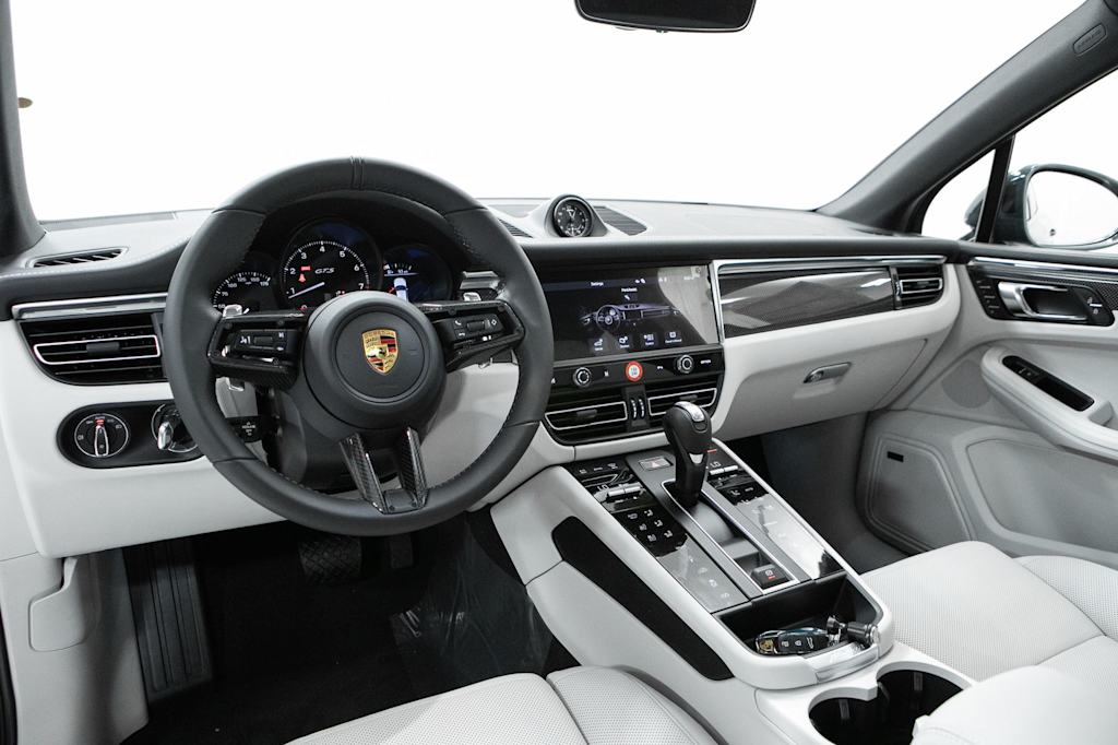 Thumbnail: 2026 Porsche Macan - 6