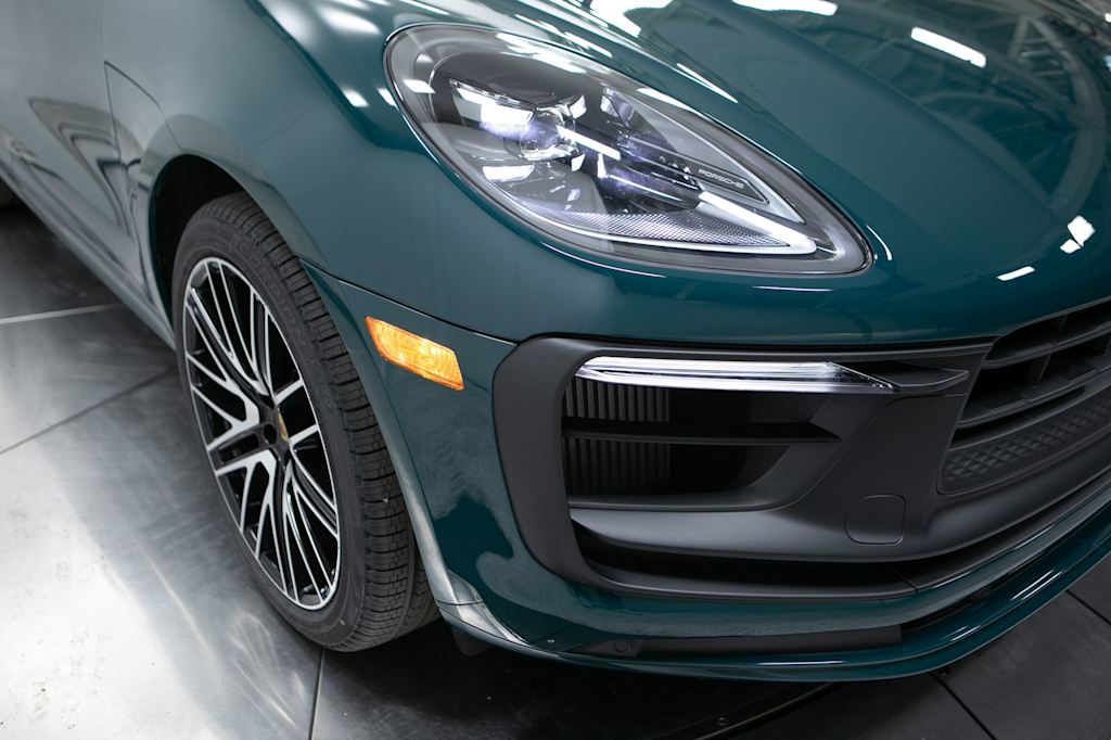Thumbnail: 2026 Porsche Macan - 4
