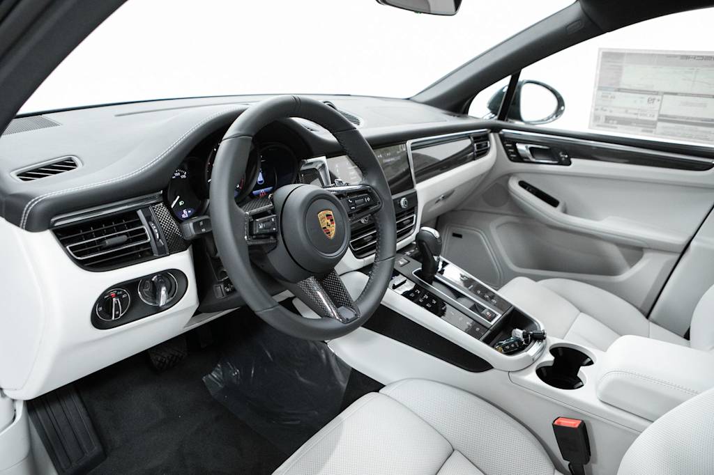 Thumbnail: 2026 Porsche Macan - 2