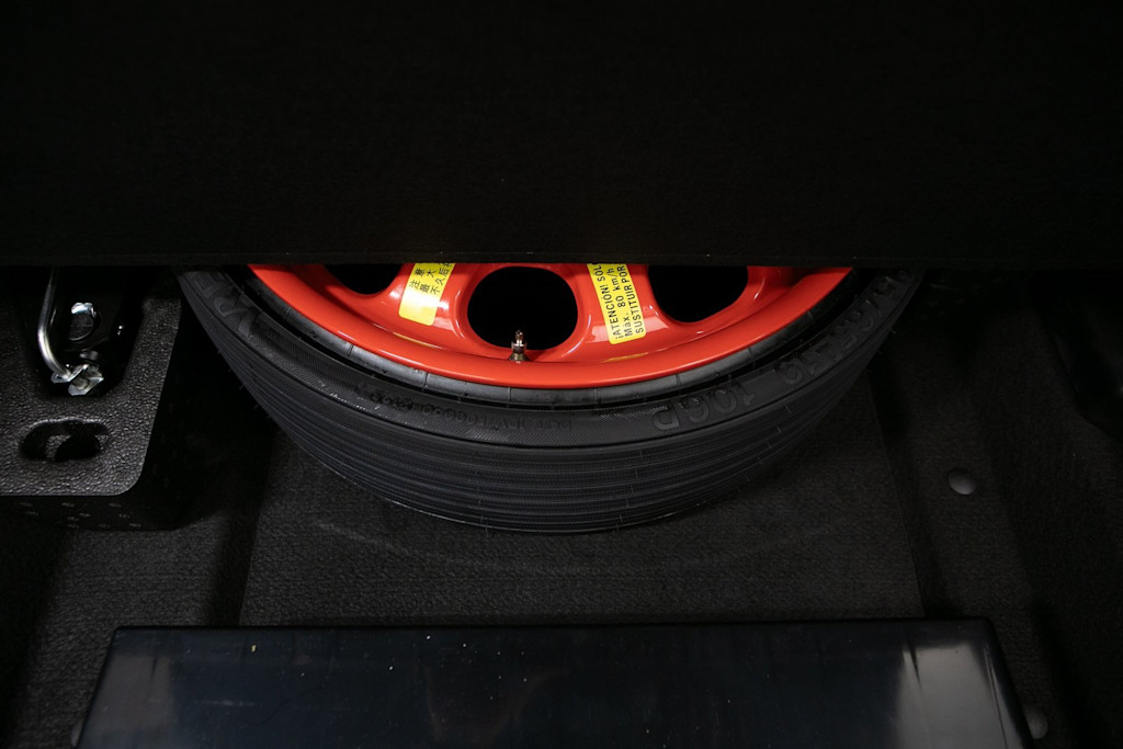 Thumbnail: 2026 Porsche Macan - 32