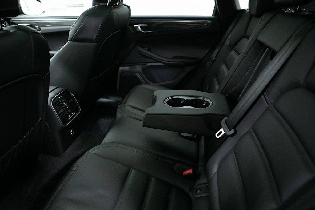 Thumbnail: 2026 Porsche Macan - 30