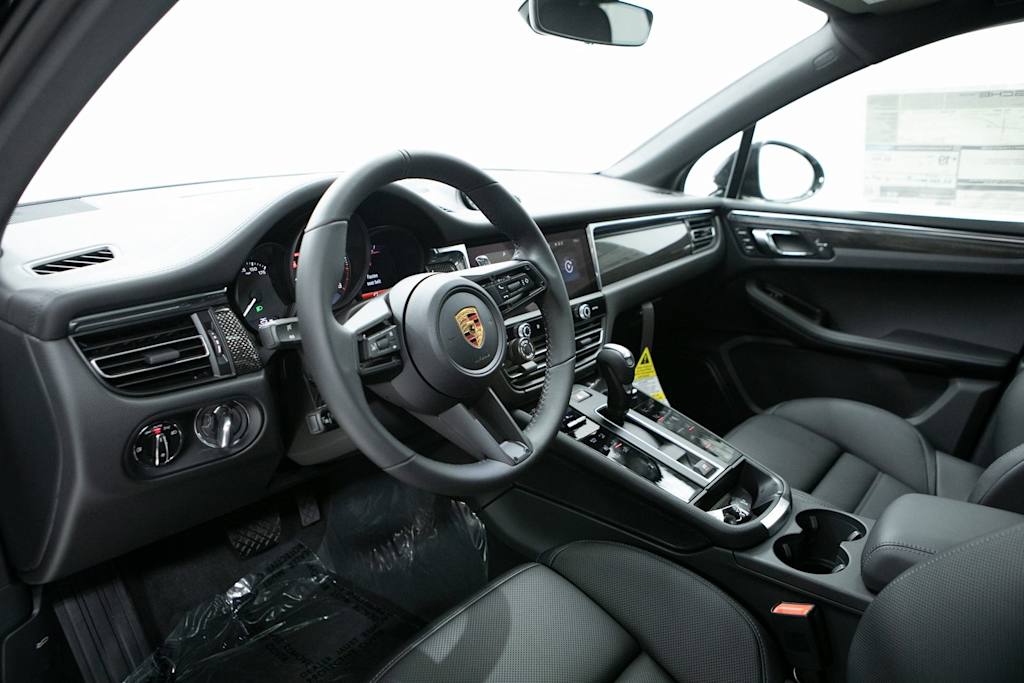 Thumbnail: 2026 Porsche Macan - 2