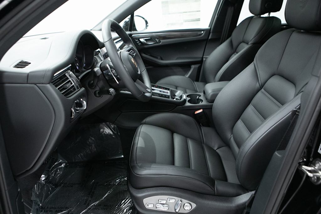 Thumbnail: 2026 Porsche Macan - 8