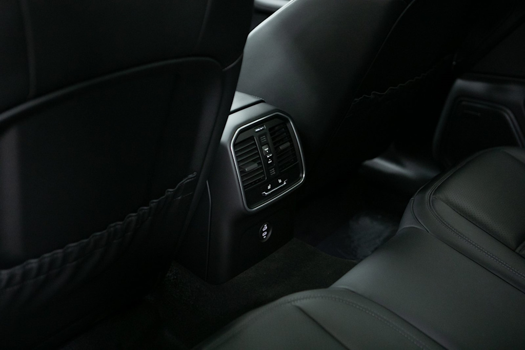 Thumbnail: 2026 Porsche Macan - 29