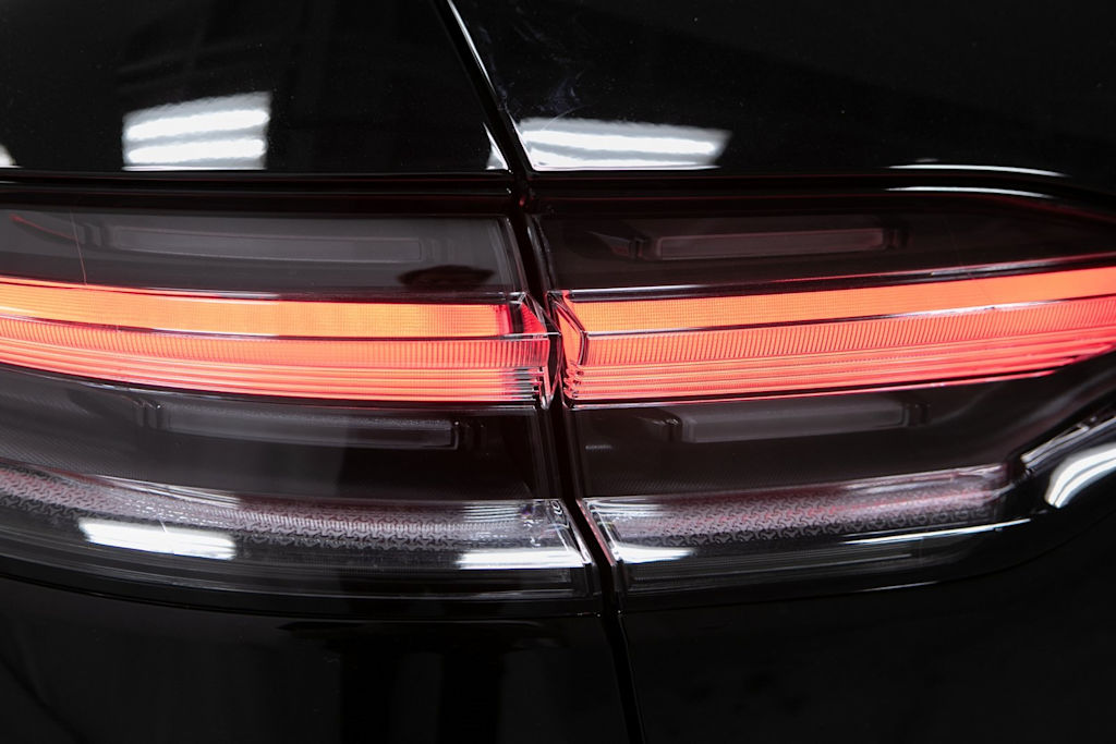 Thumbnail: 2026 Porsche Macan - 35