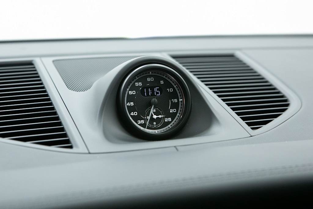 Thumbnail: 2026 Porsche Macan - 27