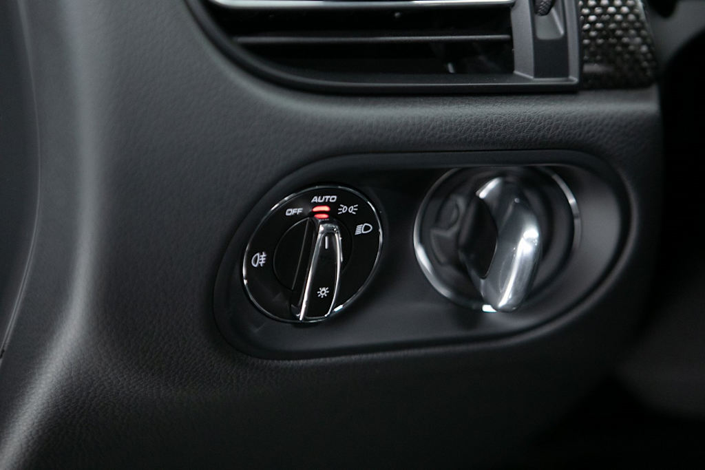 Thumbnail: 2026 Porsche Macan - 23