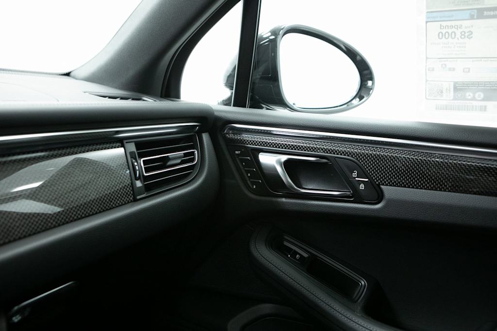 Thumbnail: 2026 Porsche Macan - 25