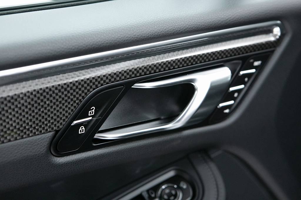 Thumbnail: 2026 Porsche Macan - 22