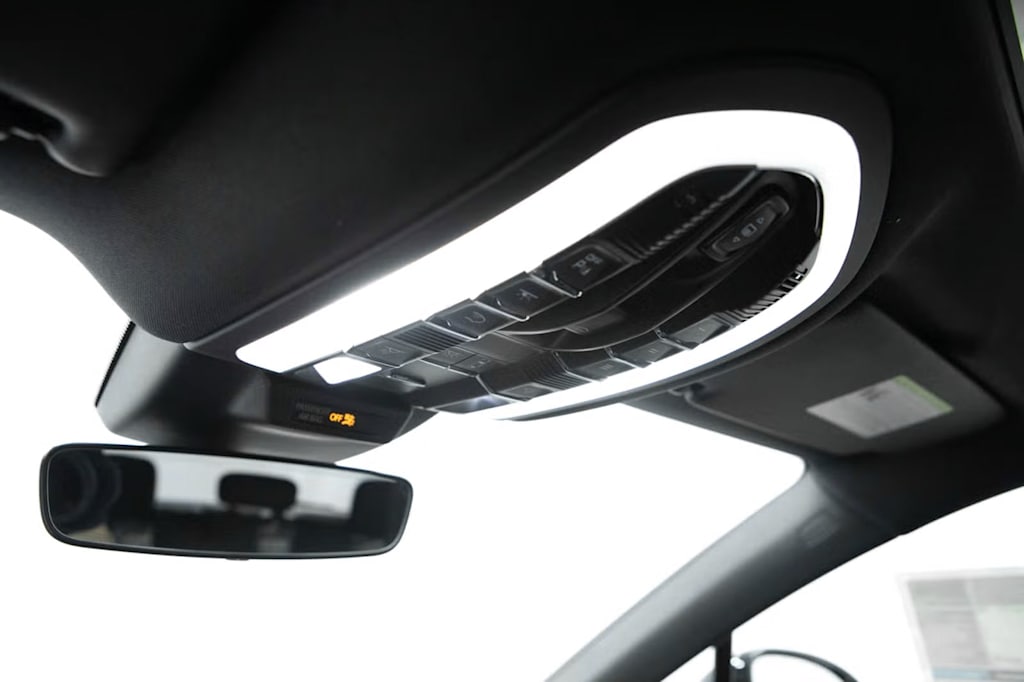 Thumbnail: 2026 Porsche Macan - 33
