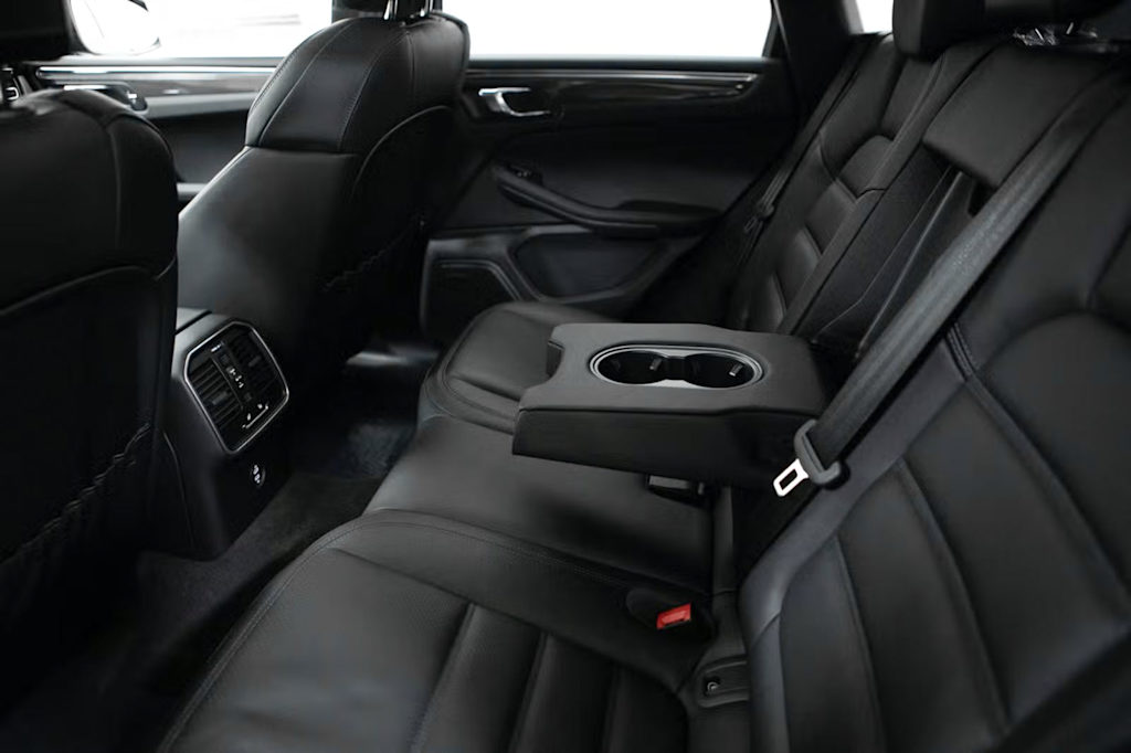 Thumbnail: 2026 Porsche Macan - 10