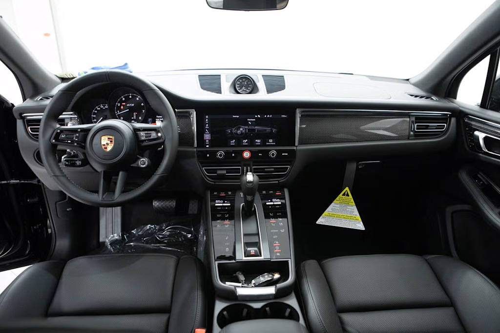 Thumbnail: 2026 Porsche Macan - 7