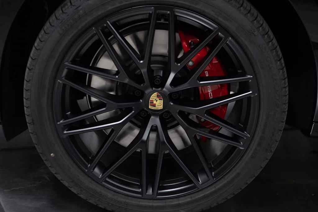 Thumbnail: 2026 Porsche Macan - 20