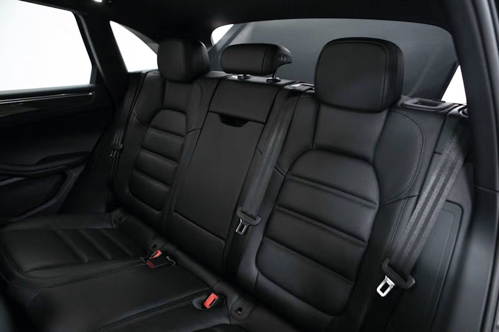 Thumbnail: 2026 Porsche Macan - 38