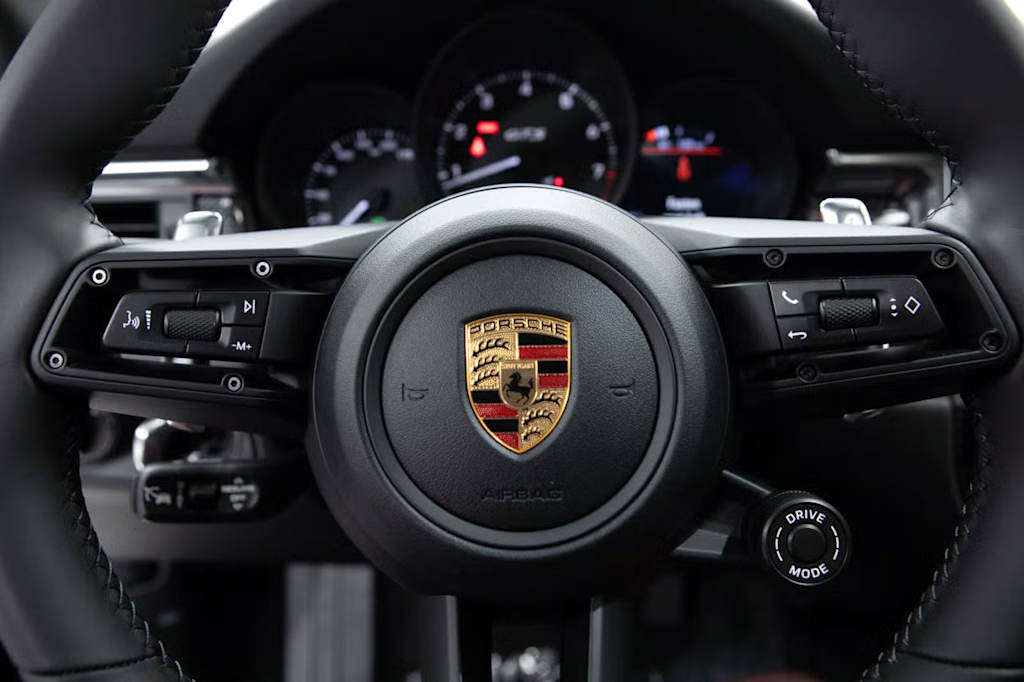 Thumbnail: 2026 Porsche Macan - 26