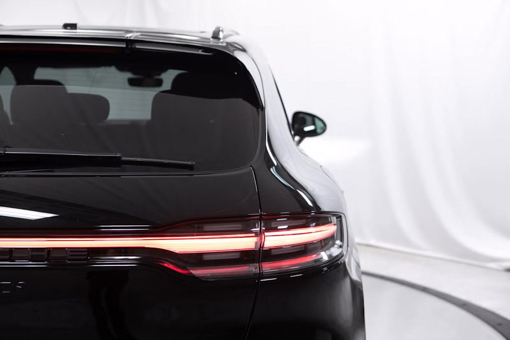 Thumbnail: 2026 Porsche Macan - 25