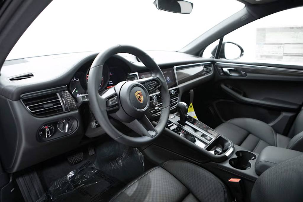 Thumbnail: 2026 Porsche Macan - 2