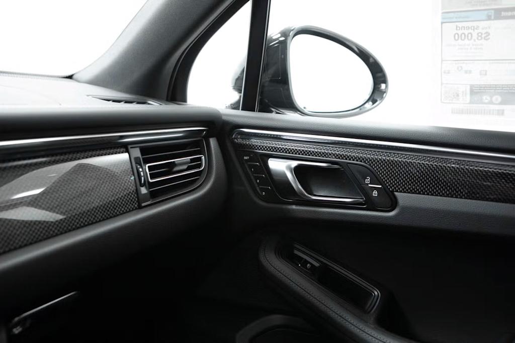 Thumbnail: 2026 Porsche Macan - 35
