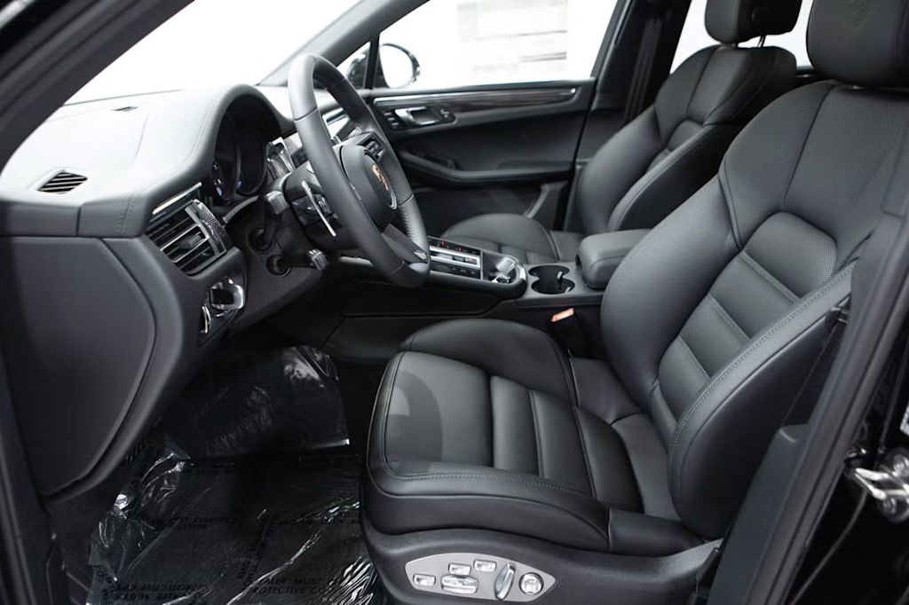 Thumbnail: 2026 Porsche Macan - 9