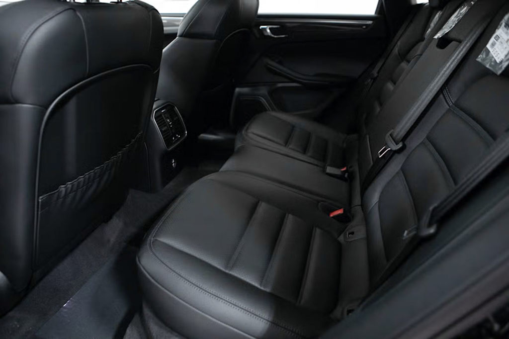 Thumbnail: 2026 Porsche Macan - 37
