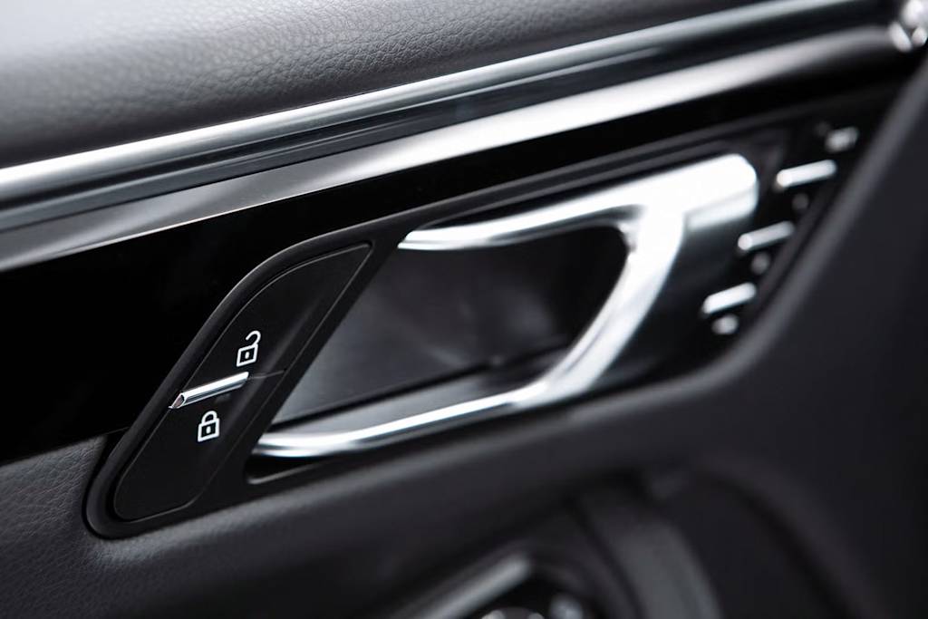 Thumbnail: 2025 Porsche Macan - 22