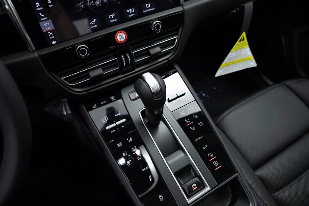 Thumbnail: 2025 Porsche Macan - 13