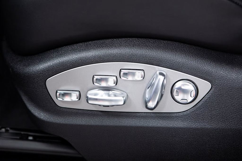 Thumbnail: 2025 Porsche Macan - 20