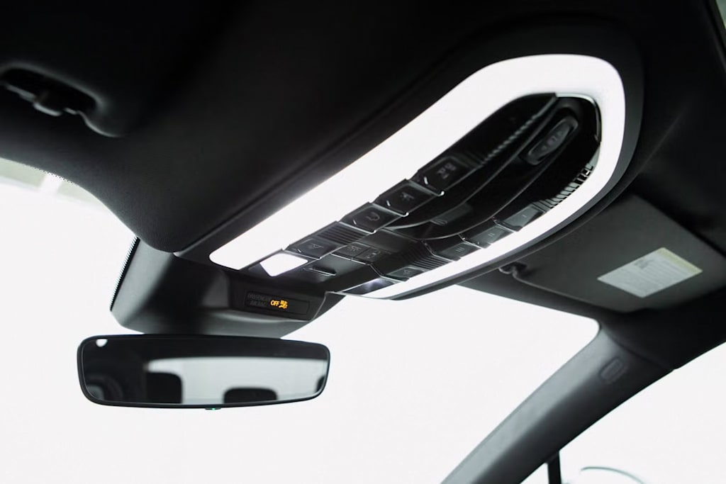 Thumbnail: 2025 Porsche Macan - 24