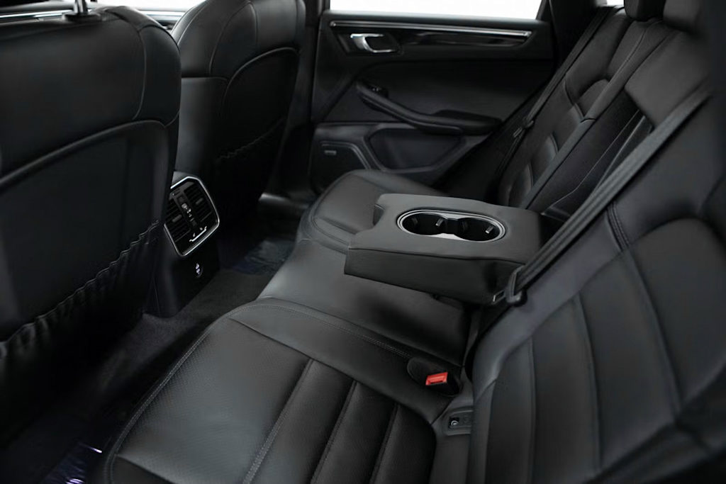 Thumbnail: 2025 Porsche Macan - 29