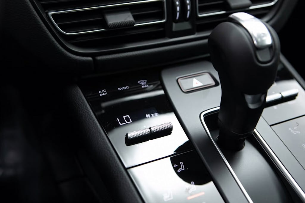 Thumbnail: 2025 Porsche Macan - 25