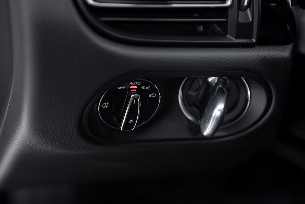 Thumbnail: 2025 Porsche Macan - 23