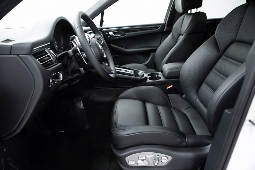 Thumbnail: 2025 Porsche Macan - 10