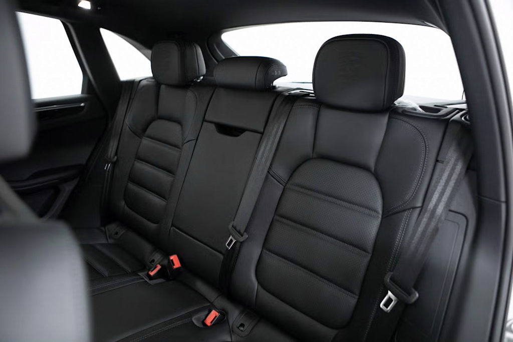 Thumbnail: 2025 Porsche Macan - 31