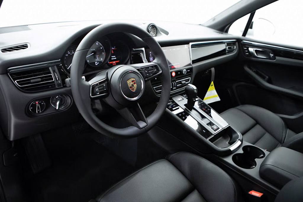 Thumbnail: 2025 Porsche Macan - 2
