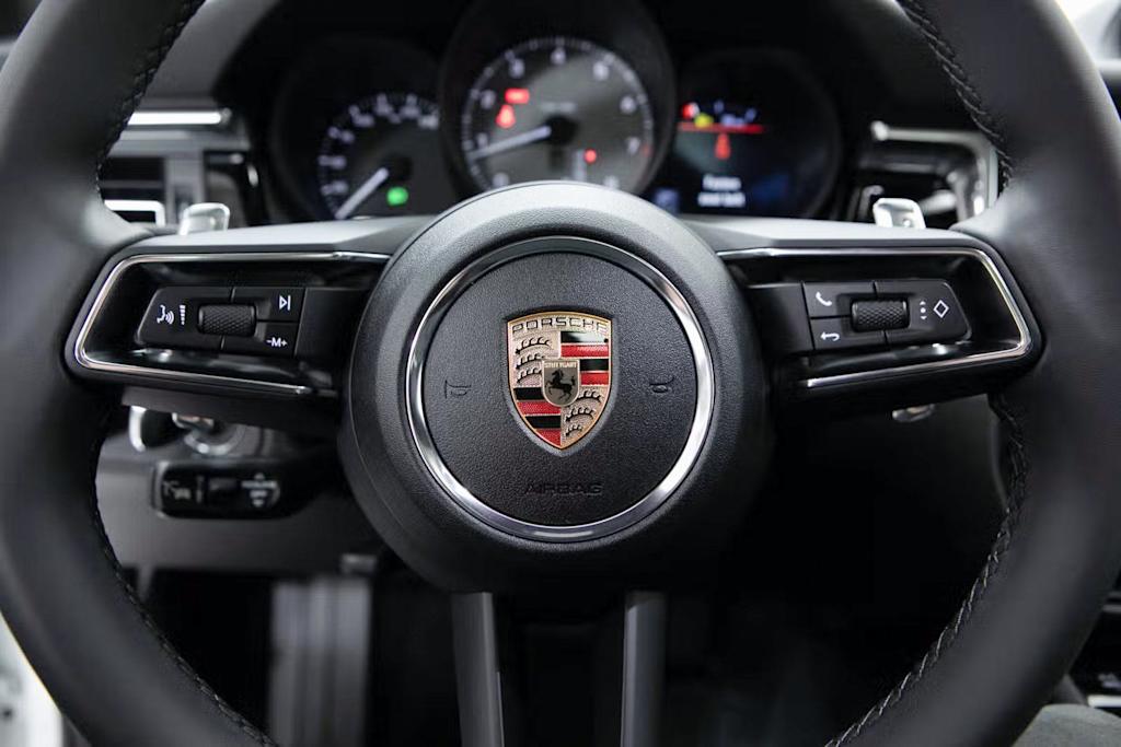 Thumbnail: 2025 Porsche Macan - 19