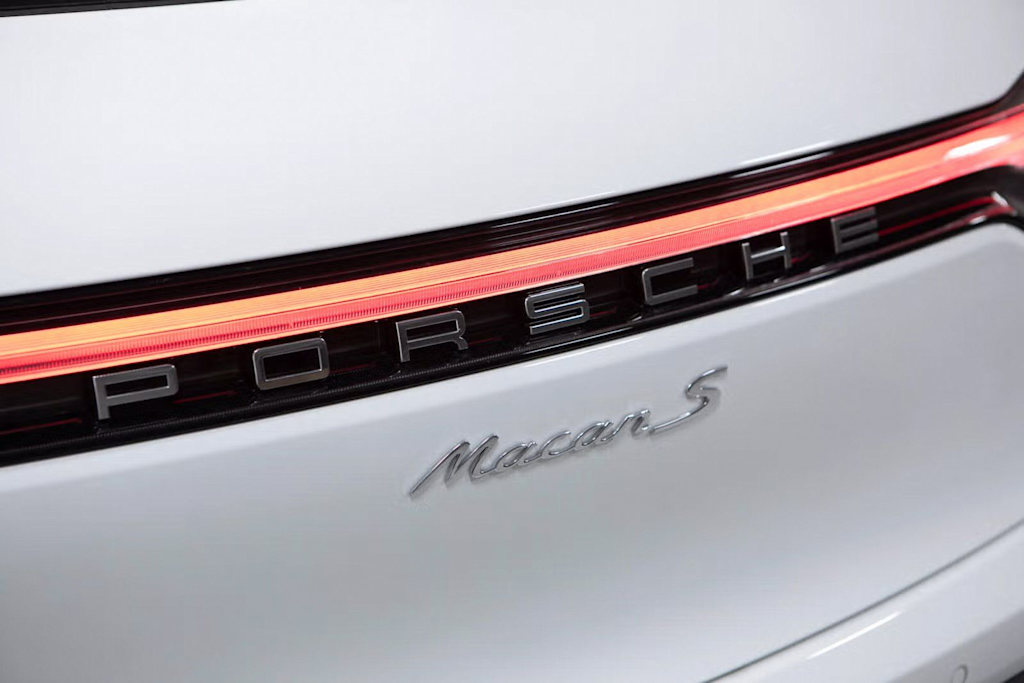 Thumbnail: 2025 Porsche Macan - 35
