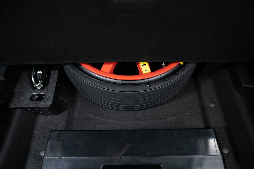 Thumbnail: 2026 Porsche Macan - 32