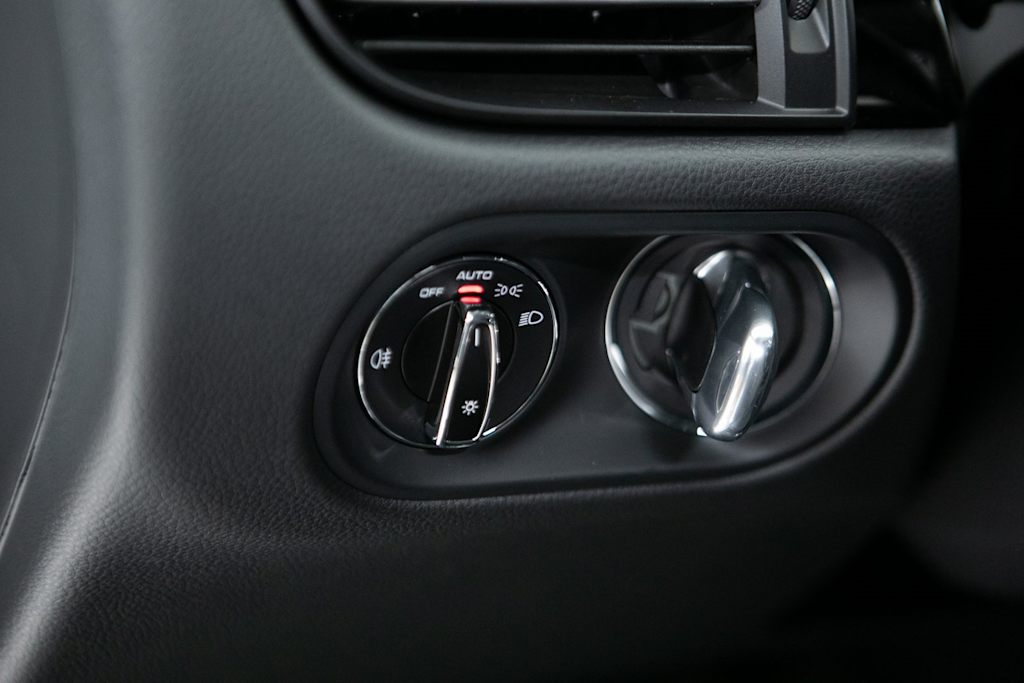 Thumbnail: 2026 Porsche Macan - 23