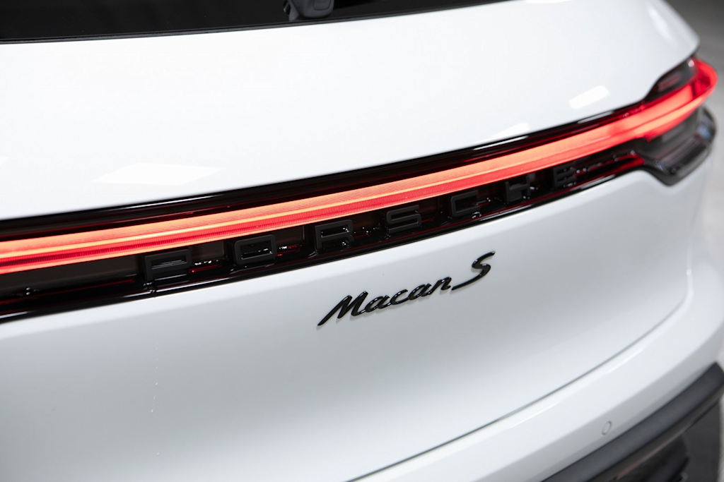 Thumbnail: 2026 Porsche Macan - 36