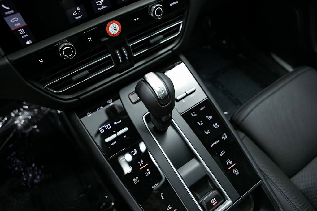 Thumbnail: 2026 Porsche Macan - 14