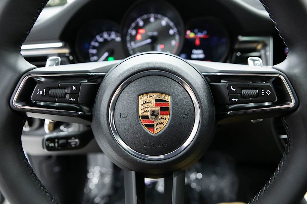 Thumbnail: 2026 Porsche Macan - 12