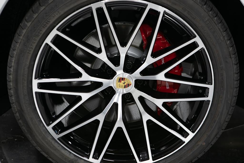 Thumbnail: 2026 Porsche Macan - 7