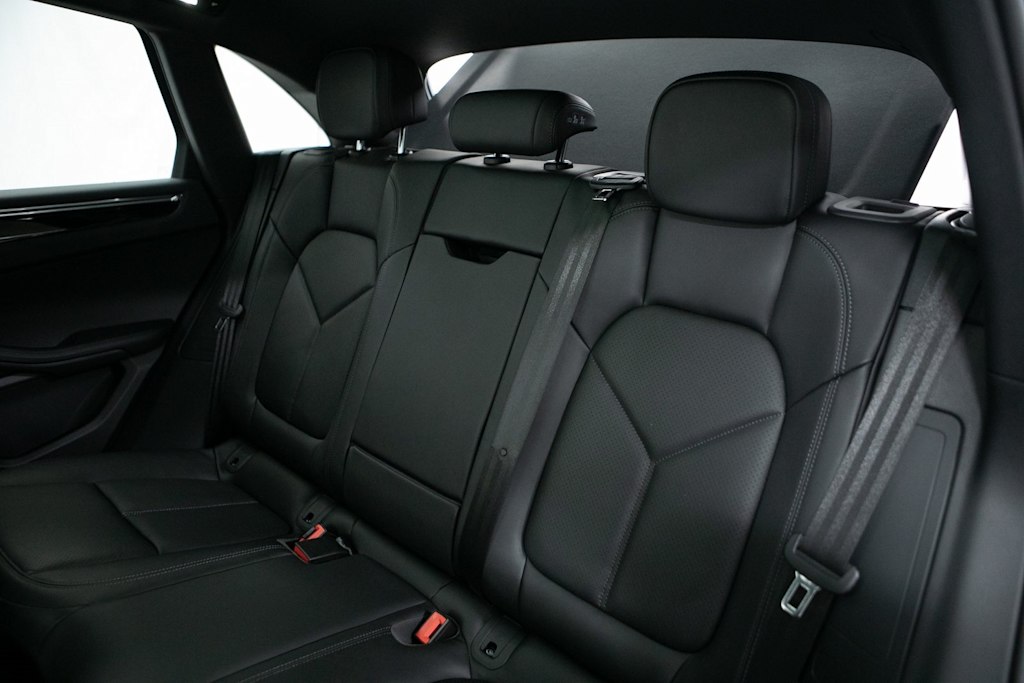 Thumbnail: 2026 Porsche Macan - 31