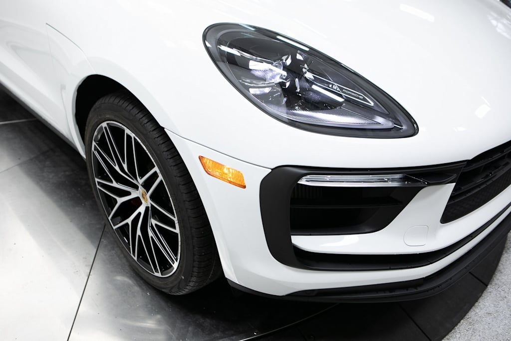 Thumbnail: 2026 Porsche Macan - 6