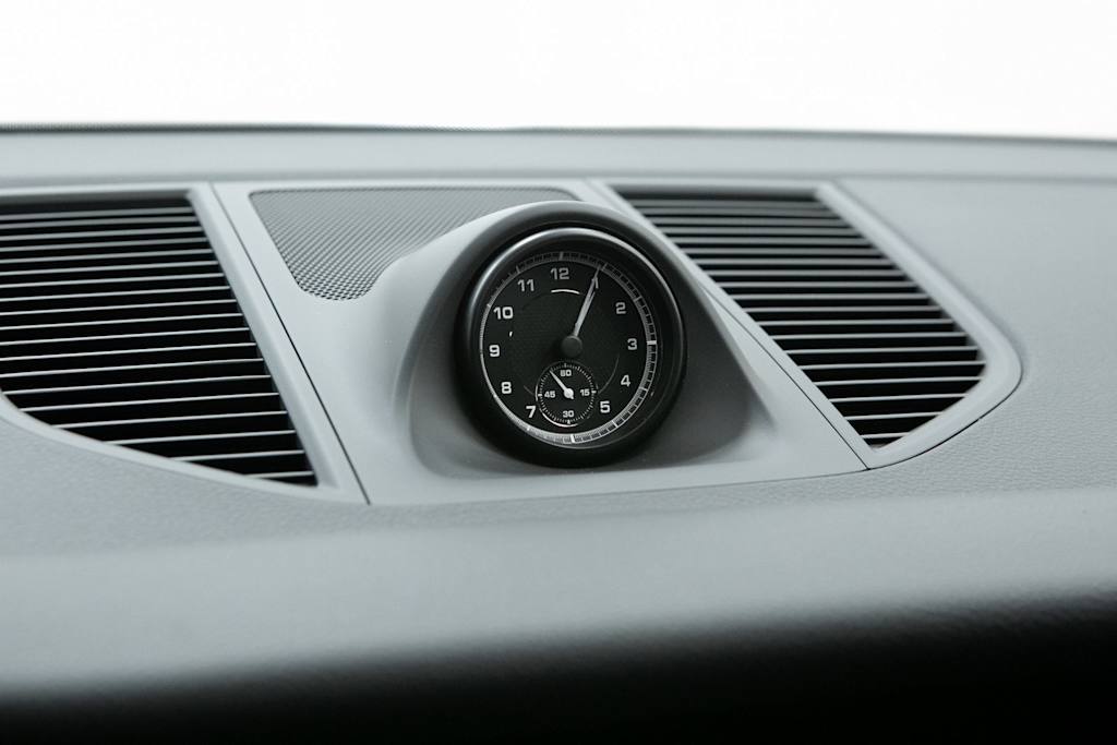 Thumbnail: 2026 Porsche Macan - 27