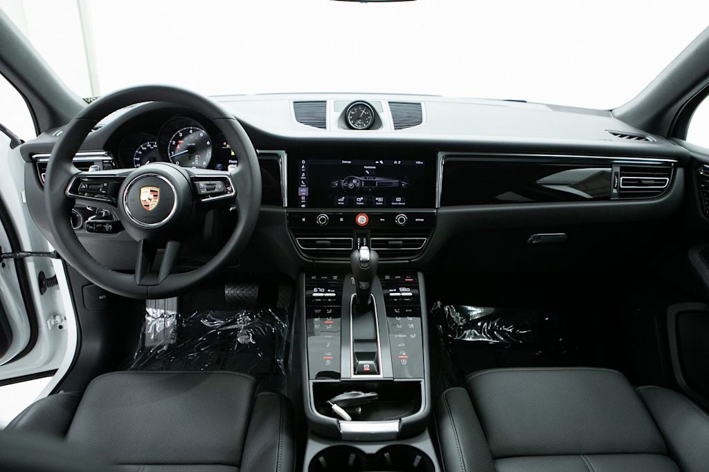 Thumbnail: 2026 Porsche Macan - 8